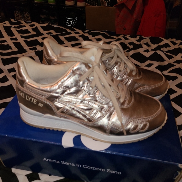 ASICS - Picture 3 of 8